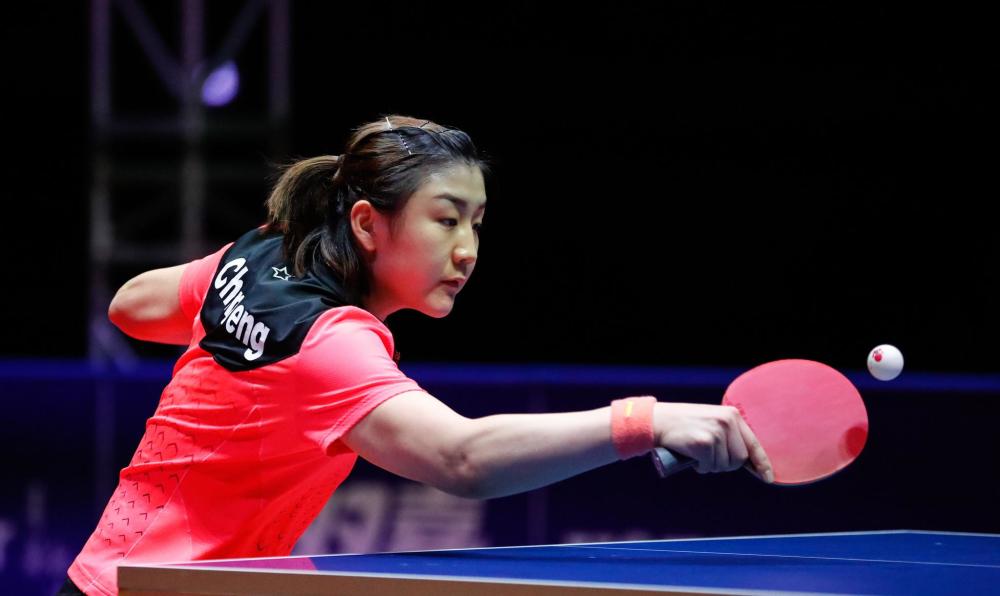 车站顶棚坍 车站顶棚坍